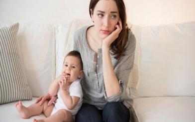 Rối loạn kinh nguyệt sau sinh: Nguyên nhân, dấu hiệu & cách khắc phục