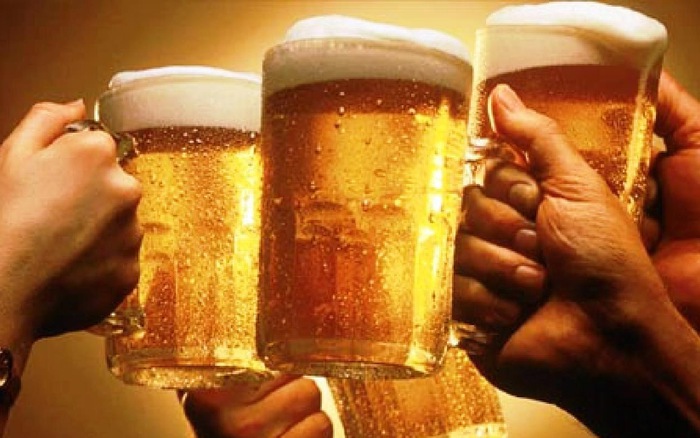 Uống bia khiến tinh trùng màu vàng