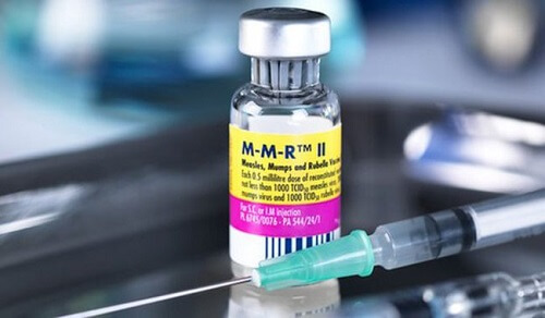 Trẻ em, thanh thiếu niên, người trưởng thành chưa có miễn dịch nên tiêm vắc xin phòng ngừa quai bị