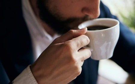 Nam giới uống cà phê nhiều bị vô sinh không?