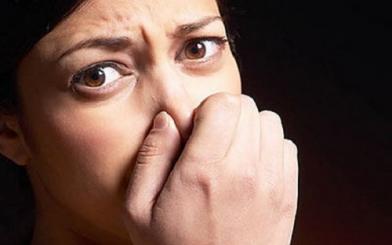 Khí hư có mùi khắm: Nên đề phòng bệnh phụ khoa
