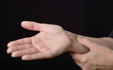 Mẹo hay: Chống xuất tinh sớm bằng cách bấm cổ tay 