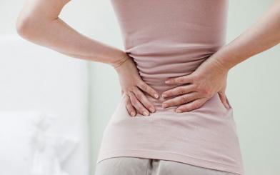 [ Giải Đáp ] Viêm phụ khoa có bị đau lưng không và ảnh hưởng như thế nào ?