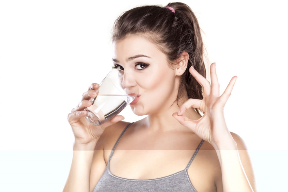 Người bị bệnh trĩ nên uống nhiều nước