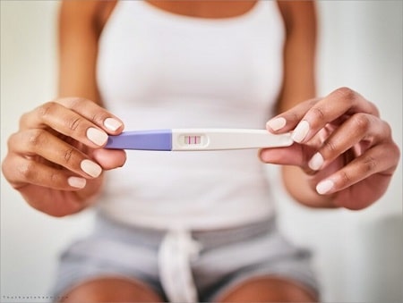 Nữ giới nên làm gì khi bị rối loạn kinh nguyệt thử thai 2 vạch ?