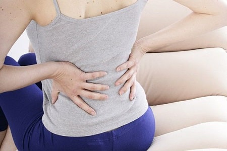 Khi mắc viêm phụ khoa có bị đau lưng không ?